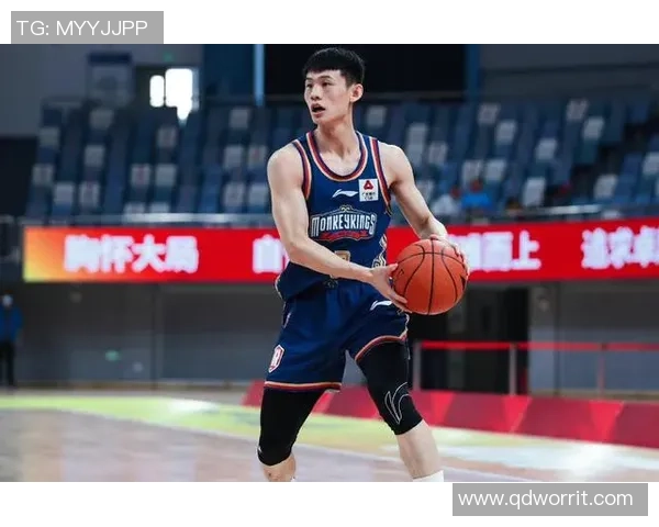 霍楠称林葳攻防两端全面爆发 进攻组织显著提升防守逼疯对手主控 霍楠称林葳攻防两端全面爆发 进攻组织显著提升防守逼疯对手主控