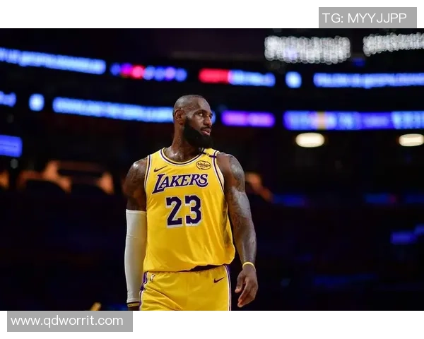 雷迪克称詹姆斯恢复顺利训练状态出色新赛季有望迎来强势回归