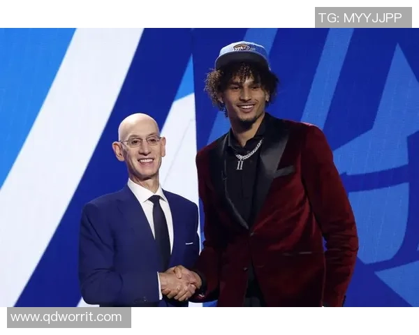 文班亚马惊艳控球似巨型杜兰特 浓眉莱夫利在他面前都显娇小